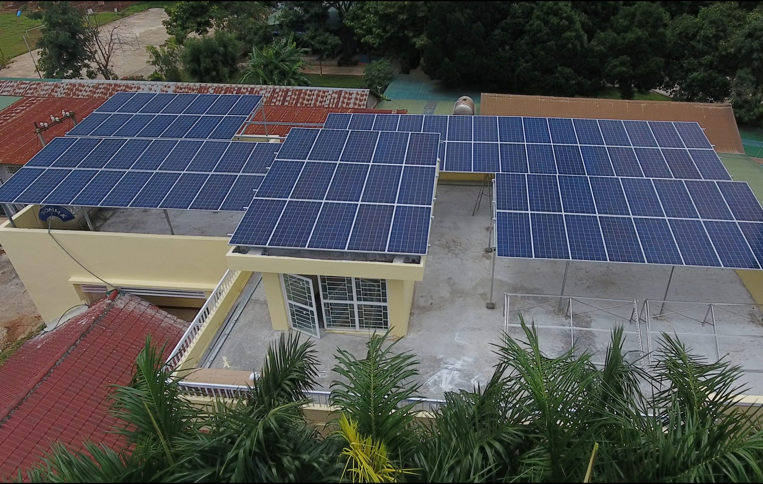 Trường học lắp đặt điện mặt trời vì sự phát triển của thế hệ tương lai