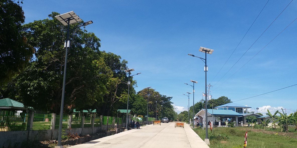 Đèn năng lượng mặt trời ứng dụng cho chiếu sáng giao thông nông thôn