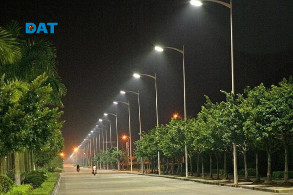 Tăng chiều cao đèn đường lên 1-2m so với tiêu chuẩn tránh bị che khuất