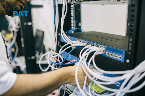 Ethernet bảo mật tốt hơn mạng không dây nhờ kết nối vật lý ổn định.