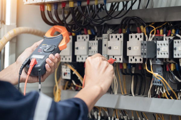 Hình minh họa các loại dải điện áp rộng, thường và hẹp phổ biến trên thị trường Việt Nam.