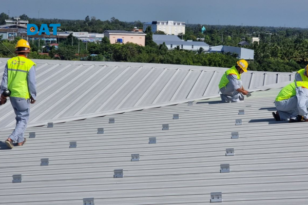 Hiện tượng PID xảy ra do sự chênh lệch điện áp cao giữa cell pin và khung nhôm được nối đất..