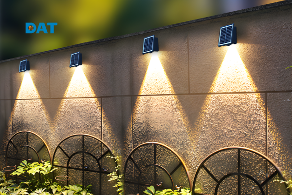 Đèn năng lượng mặt trời chiếu sáng sân vườn an toàn trong mọi thời tiết.