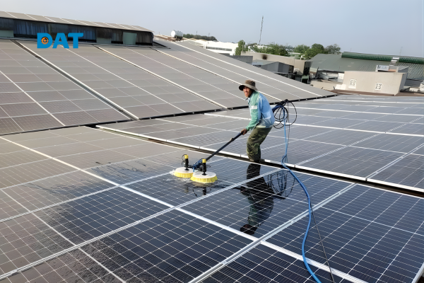 Hướng dẫn vệ sinh và bảo trì đèn năng lượng mặt trời sau mưa bão.