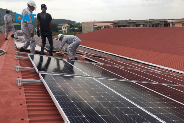 Vệ sinh pin định kỳ loại bỏ bụi bẩn, giữ hiệu suất