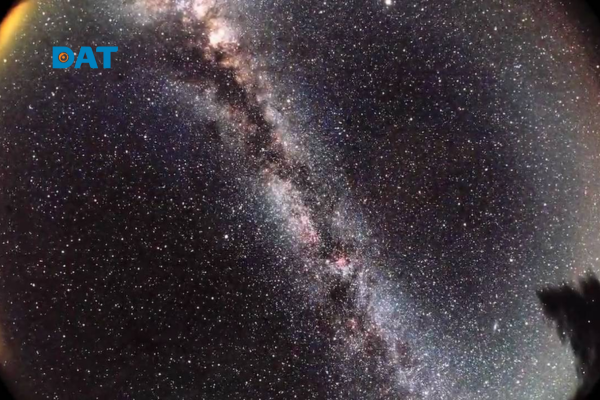 Ánh sáng tự nhiên từ vũ trụ và các hiện tượng thiên văn