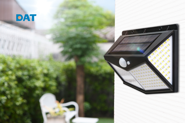 Đèn năng lượng mặt trời mini kích thước nhỏ gọn phù hợp sân vườn, ban công, cắm trại