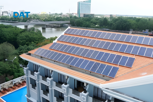 Lắp đặt điện mặt trời cho khách sạn quy mô lớn trên sân thượng