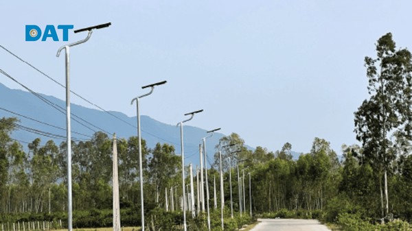 Đèn năng lượng mặt trời Sokoyo SOLO 15W cấu trúc tấm pin rời cho phép điều chỉnh hướng đón nắng.
