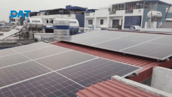Tấm pin mặt trời Canadian Solar HiKu6 550W lắp đặt thực tế trên hệ thống áp mái áp dụng công nghệ giảm tổn hao dòng điện.