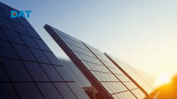 Tấm pin mặt trời Astronergy Solar 450W kích thước nhỏ gọn, tối ưu cho các hệ thống áp mái dân dụng diện tích hẹp.