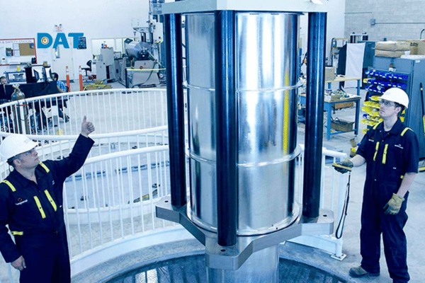 Khả năng nạp xả cực nhanh của tụ điện giúp bù đắp các khoảng trống năng lượng ngắn khi có mây che khuất tấm pin đột ngột.