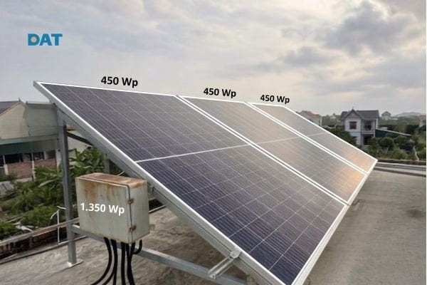 Khuyến nghị dùng 3 tấm pin 450 Wp để đảm bảo cấp điện ổn định cho động cơ.
