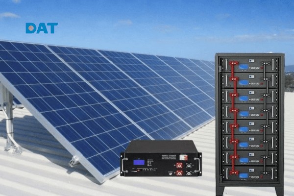 Hệ thống pin lưu trữ Lithium sở hữu độ xả sâu cao và tuổi thọ bền bỉ hơn 10 năm.