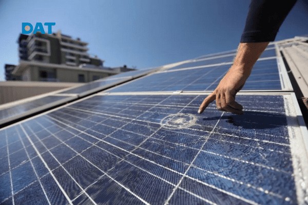 Hiện tượng nứt vỡ mạch cell pin bên dưới lớp kính cường lực do sử dụng cấu kiện kém chất lượng thuộc diện bị từ chối bảo hành hãng.
