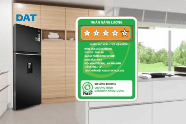 Nhãn năng lượng đạt chuẩn 5 sao của Bộ Công Thương với các thông số kỹ thuật rõ ràng, giúp người dùng nhận diện thiết bị có hiệu suất tiết kiệm điện cao nhất.