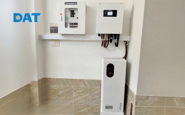 Bộ đôi Inverter Hybrid và Pin lưu trữ Lithium LFP cho hiệu suất tối ưu.