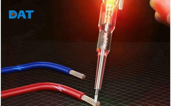 Luôn dùng bút thử điện hoặc đồng hồ đo để xác nhận mất điện trước khi bảo trì.