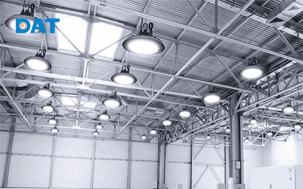 Đèn điện phù hợp cho nhà xưởng; Đèn mặt trời tối ưu cho sân vườn, biệt thự.