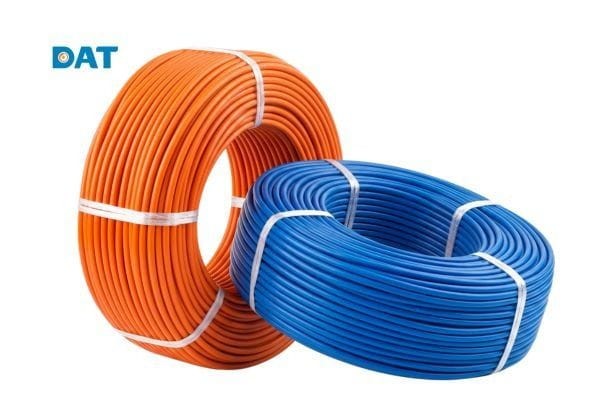 Cáp DC solar dùng lõi đồng mạ thiếc, chống oxy hóa và giảm sụt áp khi truyền điện.